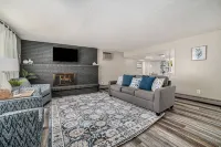 BIRCH COTTAGE - Modern Lake House w/ shared Frontage on Thayer Lake - 4 stjerner
