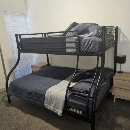 Modern, cosy, comfortable 3 x 2 x 2 unit in Ellenbrook