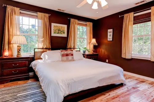 Lovely Home near the river and 5 mins to downtown AVL. - Wifi