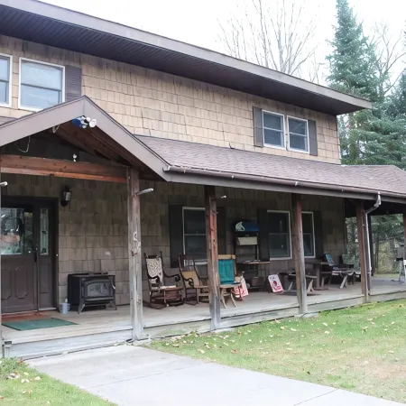 Spacious home in the Heart of 46 High Peaks on The AuSable River - 8-12 Guests