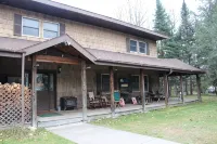 Spacious home in the Heart of 46 High Peaks on The AuSable River - 8-12 Guests - Wifi