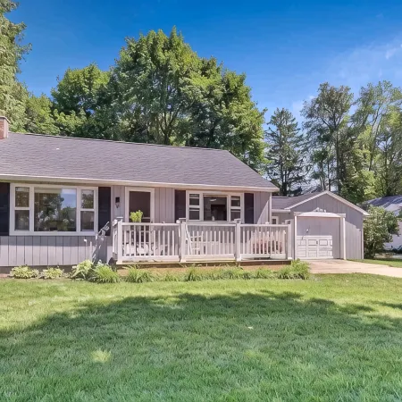 Nautical Themed - Downtown Boyne City Getaway Close to the Lake