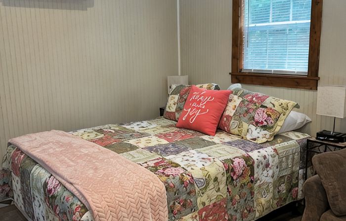 Tiny Cabin in the Laurels, with queen bed & queen sofa bed in wooded setting.