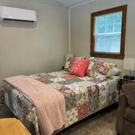 Tiny Cabin in the Laurels, with queen bed & queen sofa bed in wooded setting.