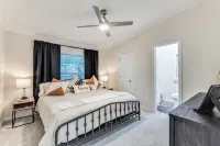 5 min. stroll to Downtown Mckinney! Family & Pet Friendly Cottage - 3성급