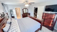 THE GOVERNOR’S RETREAT<br>Home Sweet Home Retreat Near Downtown Clarksville - balcony
