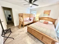 Scarlet Sunsets + Hot Tub + Game Suite + 5Br Sleeps 18 + Central Lbk - Holiday bungalows