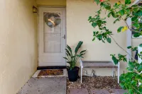 Sleeps up to 8 - Free Parking - Heated Pool - Steps to Beach - Close to Downtown - 2-Sterne