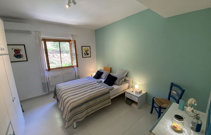 Lovingly furnished vacation apartment with large pool in Nisporto