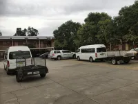Australia Park Motel - Parking