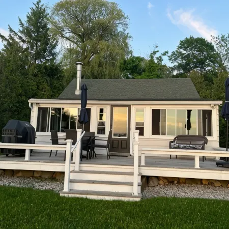 Lake Leelenau Waterfront Cottage-Close to Traverse City, Fishtown & Suttons Bay