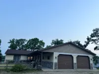 Experience Luxury, Leisure, and Lakefront Living for the Whole Family. - Wifi