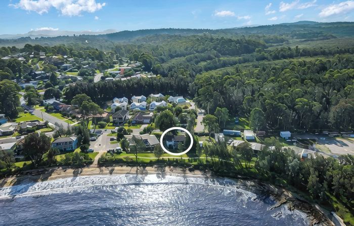 Pete's on the Beach, less than 5 minutes to Batemans Bay CBD