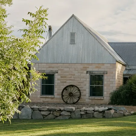 The Creek Country Retreat Wood Fired Hot Tub, and New Large Swimming Pool
