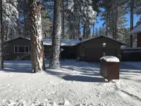 PineCone Lodge - 3 bed/2 bath - South Lake Tahoe (sleeps 6) - 4-Star