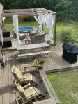 Chappaquiddick retreat-outdoor shower, hot-tub, decks, central AC-close to beach - 3 estrellas