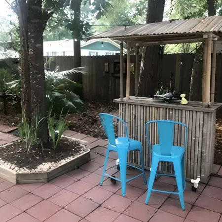 Beautiful 1BR Apt. Near Beach! Inc. Kit, Bath & LR