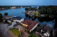 The Palms at Chesswood - Luxury, Pool, & Dock! - 5-نجوم