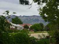 SUMMER SPECIAL - 20% OFF - SLEEPS 13 - Bungalow