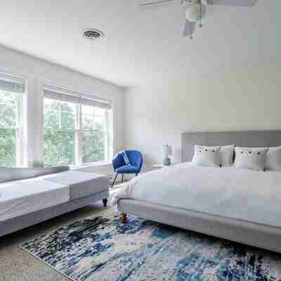 ⭐️ Spacious Mountaintop Oasis at Camelback | 2,500 SF w/ Game Room, Deck & A/C Rooms