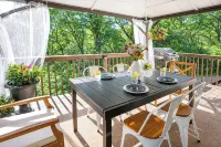 Cozy Retreat w/ Pool, Cinema Room & Fire Pit - Boutique