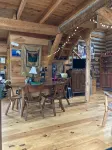 Cozy hand-built cabin in the heart of wine country, near mountains and Mayberry - Chalets