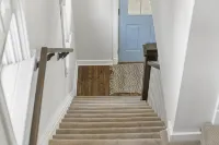 Beautiful 4 bedroom home just 3 1/2 blocks from downtown & Lake Michigan - Boutique