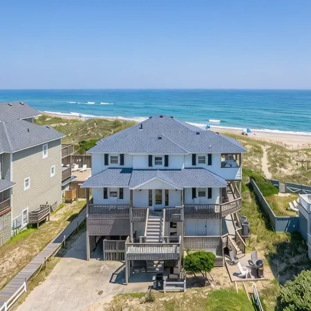 9 Br Ocean/Beachfront Home w/ Heatedpool & 2 Hottubs in Obx!