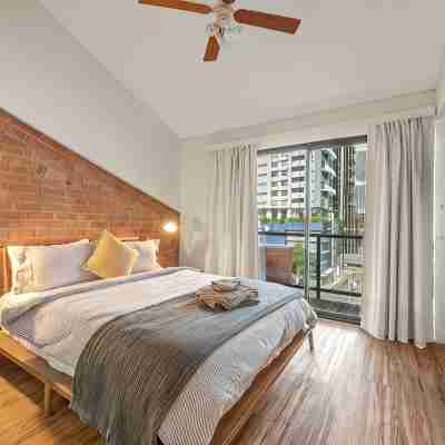 Iconic Warehouse Apartment~CBDEdge~2Bed/2Bath/1Car Rooms