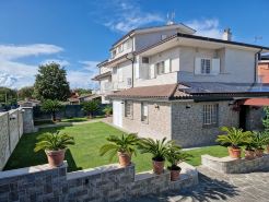 CASTELBARCO HOUSE
