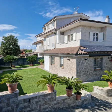 CASTELBARCO HOUSE
