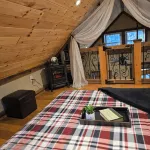 Cozy Cabin w/Loft Bedroom * Firepit * Creek Access - Hytter