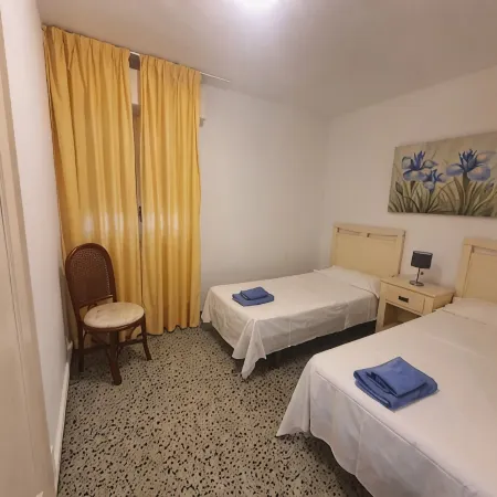 Roses: Super Apartment on the Beachfront in Downtown