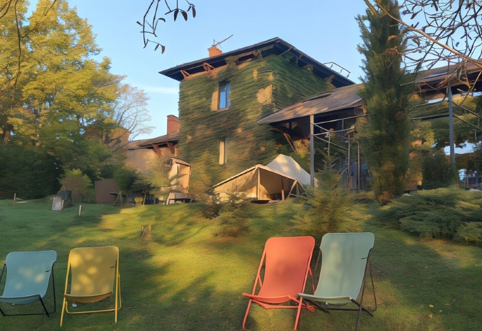 2. Lodges L..