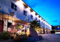 DKalora Hotel & Resort Hôtels à : Ulujadi