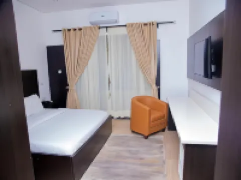 Hotel Capitol โรงแรมในOjodu