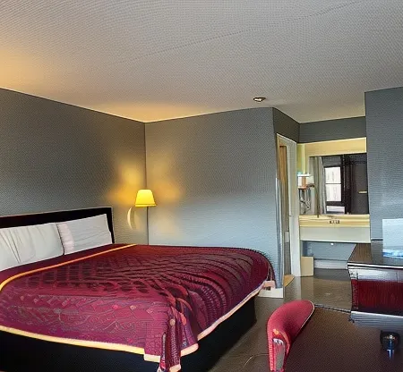 Majestic Inn