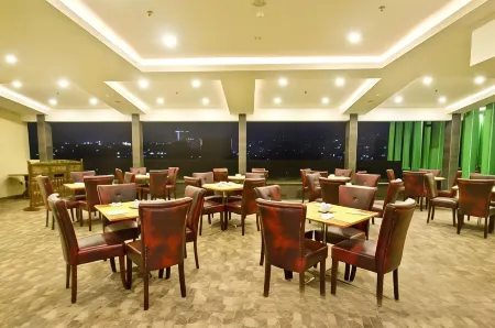 Green Batara Hotel Отели рядом с достопримечательностью «Bandung Zoo»