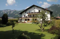 Pension Leuprecht Hotels near Costaries Kapelle