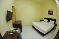 Mahkota Hotel Hotel dekat Wisata gathak temuguruh