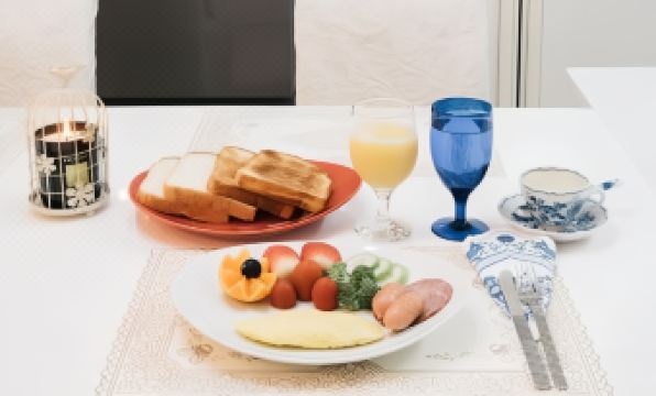 2. 가로수길 홈스테..