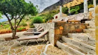 Studio Quiet and Peaceful and Very Relaxing with Kitchen, Shared Pool and AC