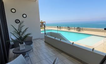 Seafront Luxury Condo in Rosarito with Pool & Jacuzzi