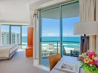 Mantra Legends Surfers Paradise Hotels near SkyPoint Climb