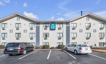 Super 8 by Wyndham Newport News