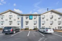 Super 8 by Wyndham Newport News Hotel dekat Newport News Amtrek Station