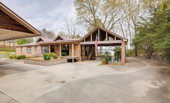 Lakefront Leesburg Home w/ Private Dock & Ramp!