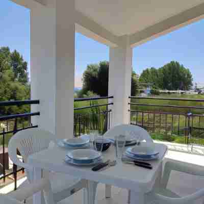 Ever Green Beach Apartments Dining/Meeting Rooms