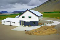 Glacier World - Hoffell Guesthouse - Mountain view