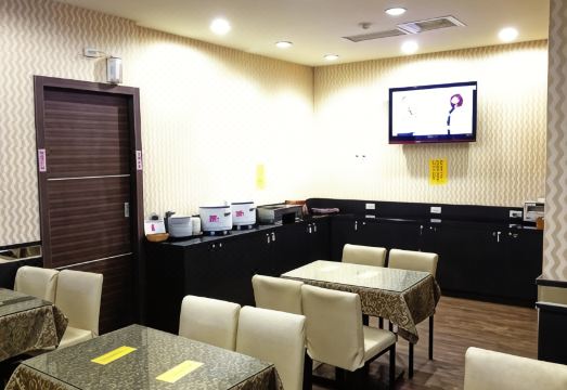 레프트 뱅크 호텔 외부 전경